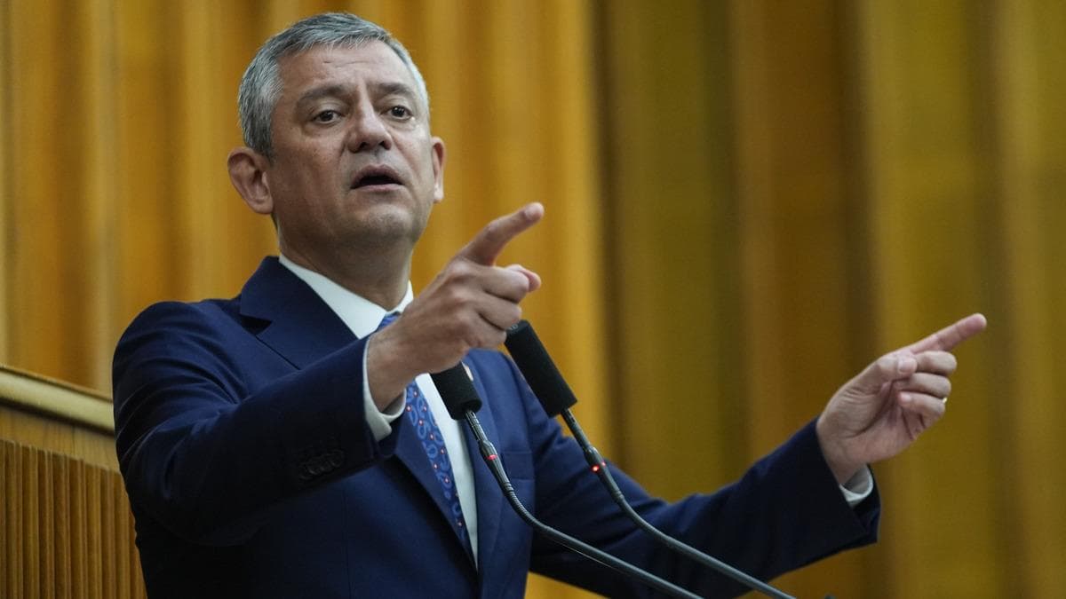 CHP'de 9 vekilin ihraç talebi sonrası Özgür Özel'den ilk açıklama